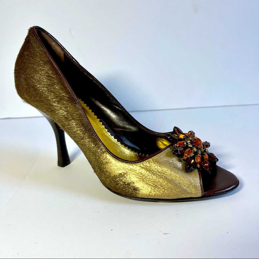 BCBG MaxZaria Gold Fur with Rhinestones Brooch Peeptoe Pumps NWOT